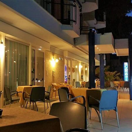 Hotel Canasta Riccione Exterior foto