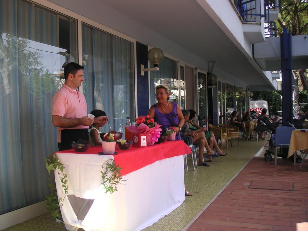 Hotel Canasta Riccione Exterior foto