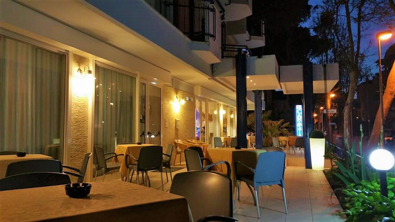 Hotel Canasta Riccione Exterior foto